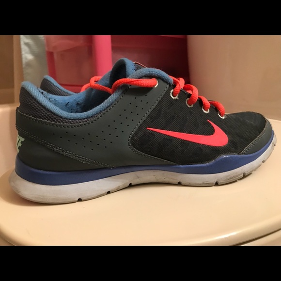 Nike shoes - Picture 3 of 5